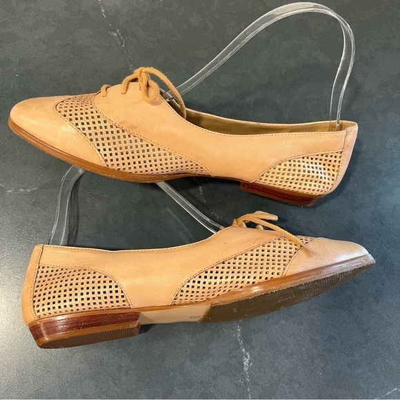 Vintage Sumi sz 8.5 tan leather cutout wingtip flats - Picture 10 of 15